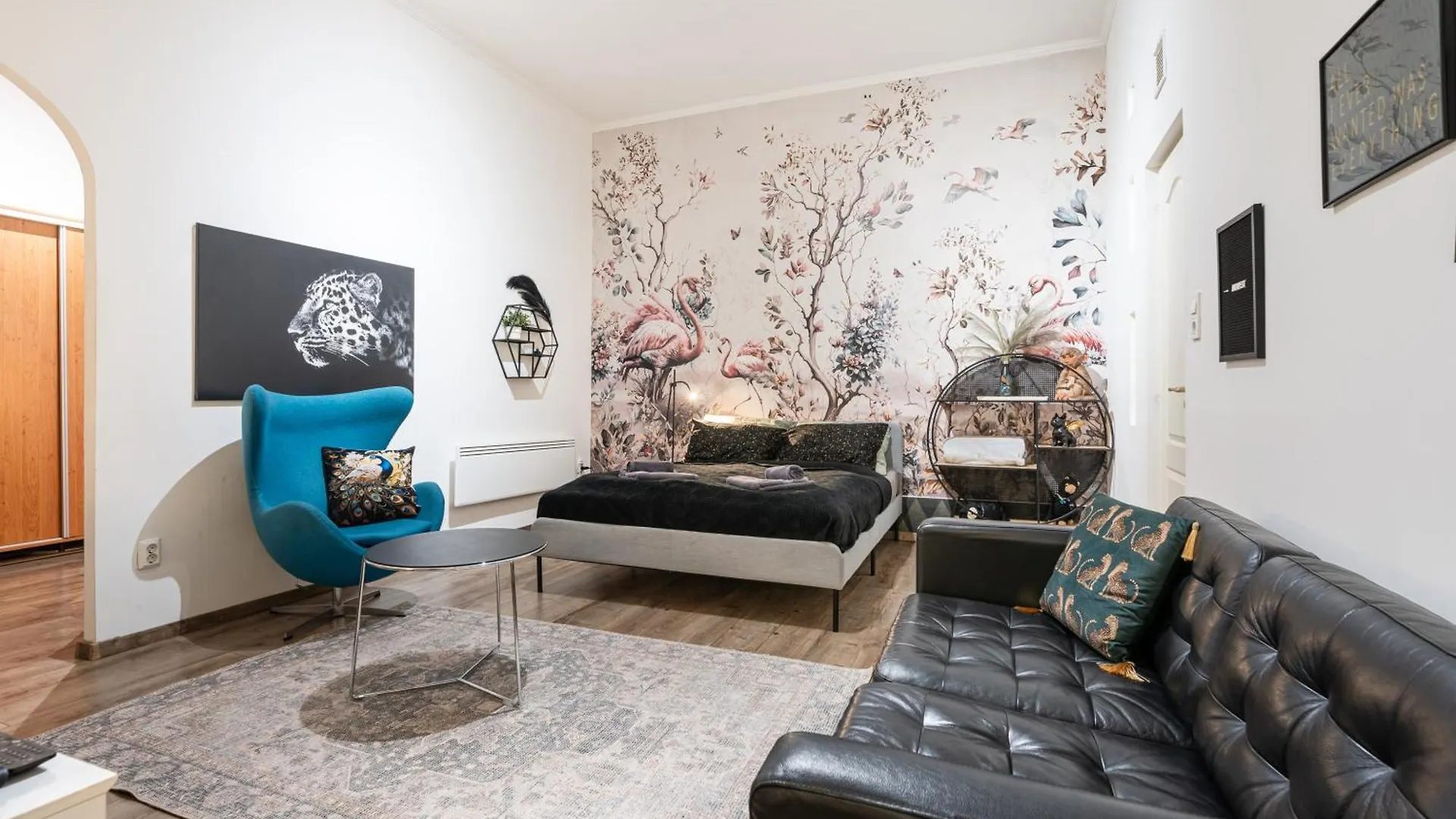 اتصالات Downtown 13 Boutique Apartment 